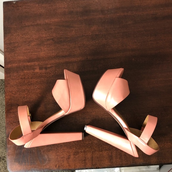 Delicious platform 5.75” heel light coral size 6/6.5 - Picture 6 of 10